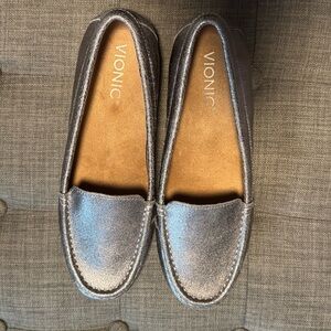 Vionic Debbie Metallic Silver Loafers New Sz 7 Leather Comfy